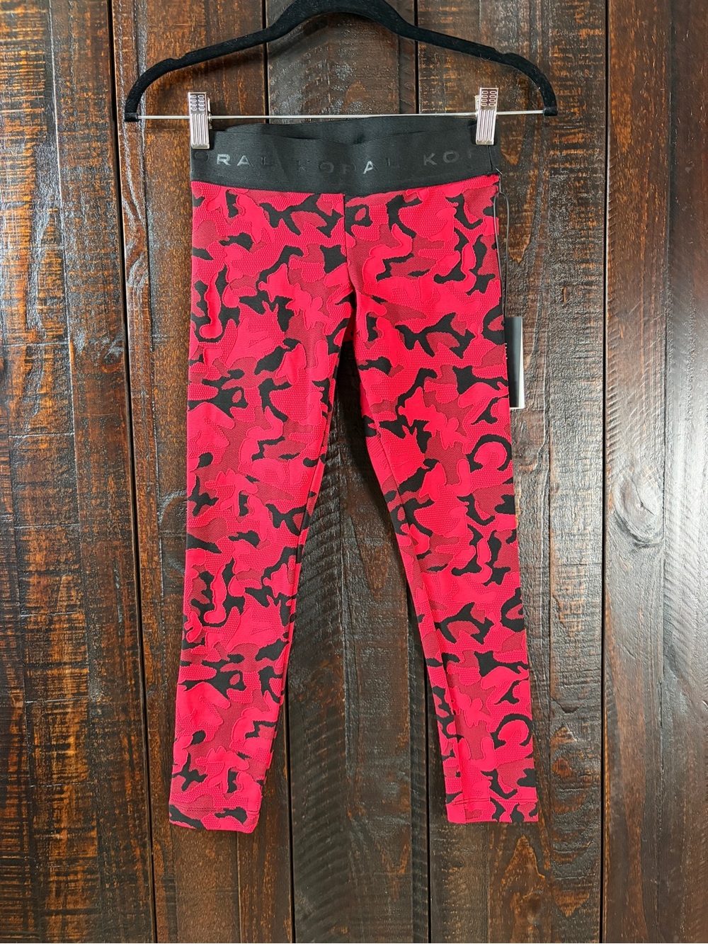 KORAL Women's Camo Jacquard Cropped Athletic Leggings Small
